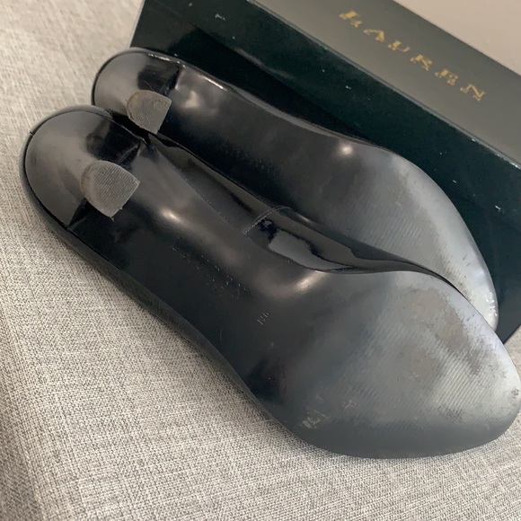 Lauren black patent heels. 9. - Picture 4 of 8